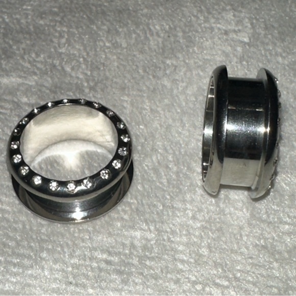 New 18 mm Ear Plugs piercings Earrings lobes never worn - Picture 5 of 6